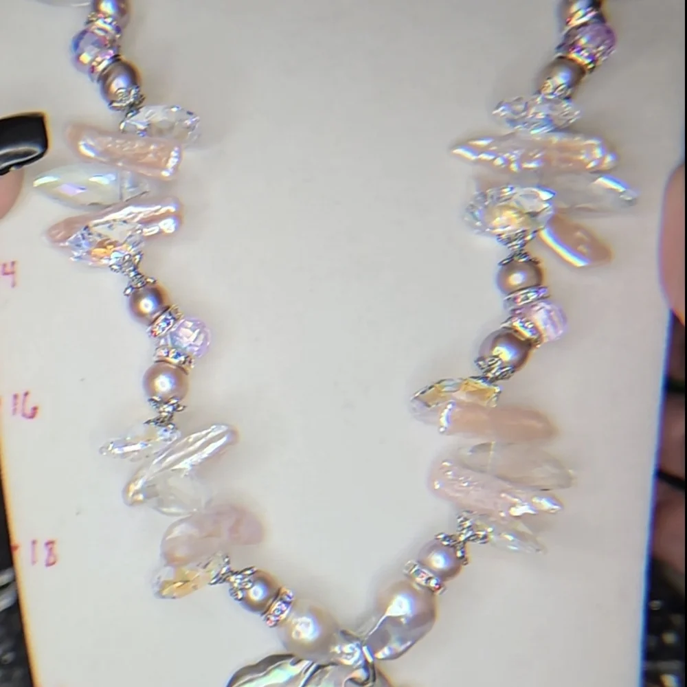 Stunning ARTISAN Freshwater Pearl/Crystal & Carved Mother Of Pearl Rose Necklace - Picture 4 of 14